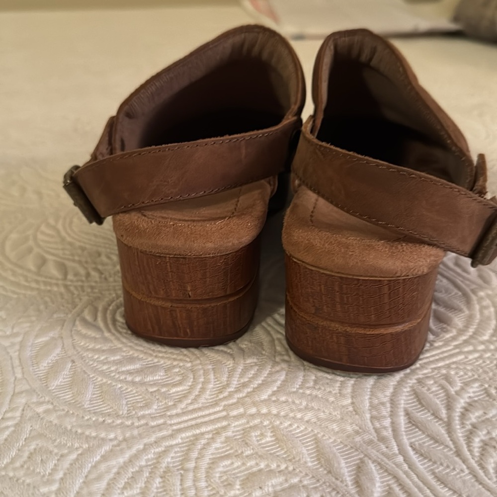 White Mountain Brown Leather Clogs, 9M - Picture 3 of 7